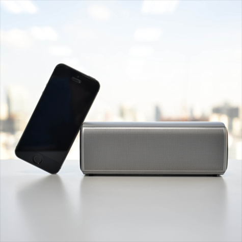 Haut parleur rectangulaire et power Bank intégré